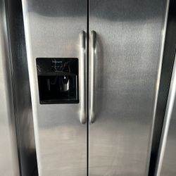Frigidaire Stainless Steel Fridge Everything Works Great 2 Months Warranty 
