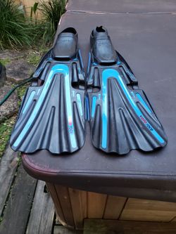 Mares Race Fins In Black And Blue Never Used