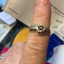 Beautiful 14k Engagement/wedding Ring w/…