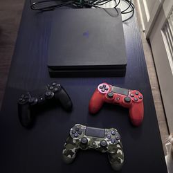 PS4 500GB Bundle w/ 3 Controllers & Cables