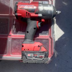 Milwaukee Impactó 1/2 Con Batería De 5ah