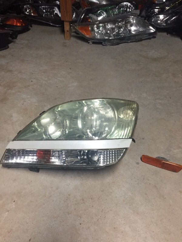 2001 Lexus RX 300 light side headlight