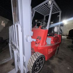 Toyota Forklift 5,000 Lb 