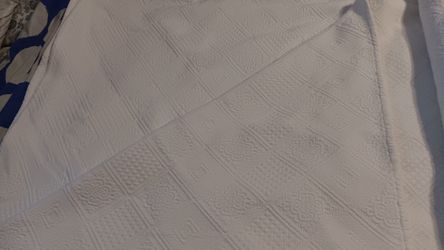 New white queen size bedspread