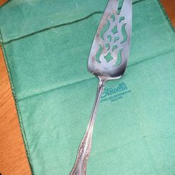 NATIONAL SILVER COMPANY SILVER PLATED ART DECO 1925 CAKE SERVER ORIGINALLY FROM STOWELL JEWELRY - BOSTON w/ ORIGINAL SILVER KEEPER