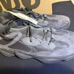 Dead stock, Yeezy 500 utility black (size 16)