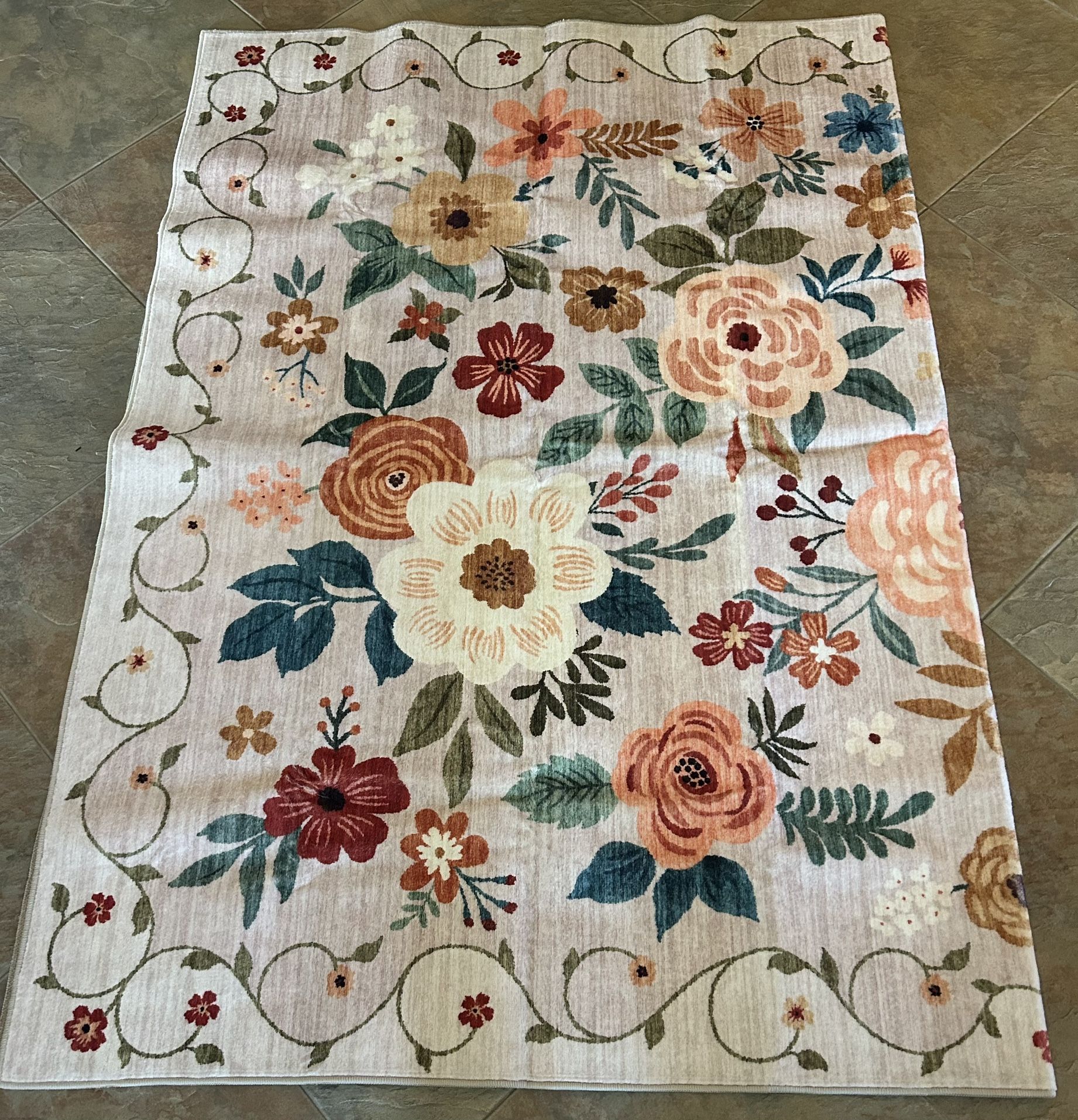 New 5x7 Floral Area Rug. Beautiful! Machine Washable. Beige base