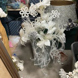 Beautiful Holiday Glass Vase With Display 