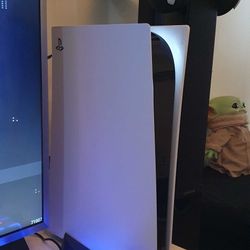 Play Station 5 And Two Pads 