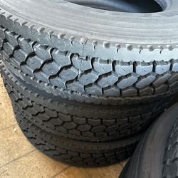 295/75/22.5 traction recaps