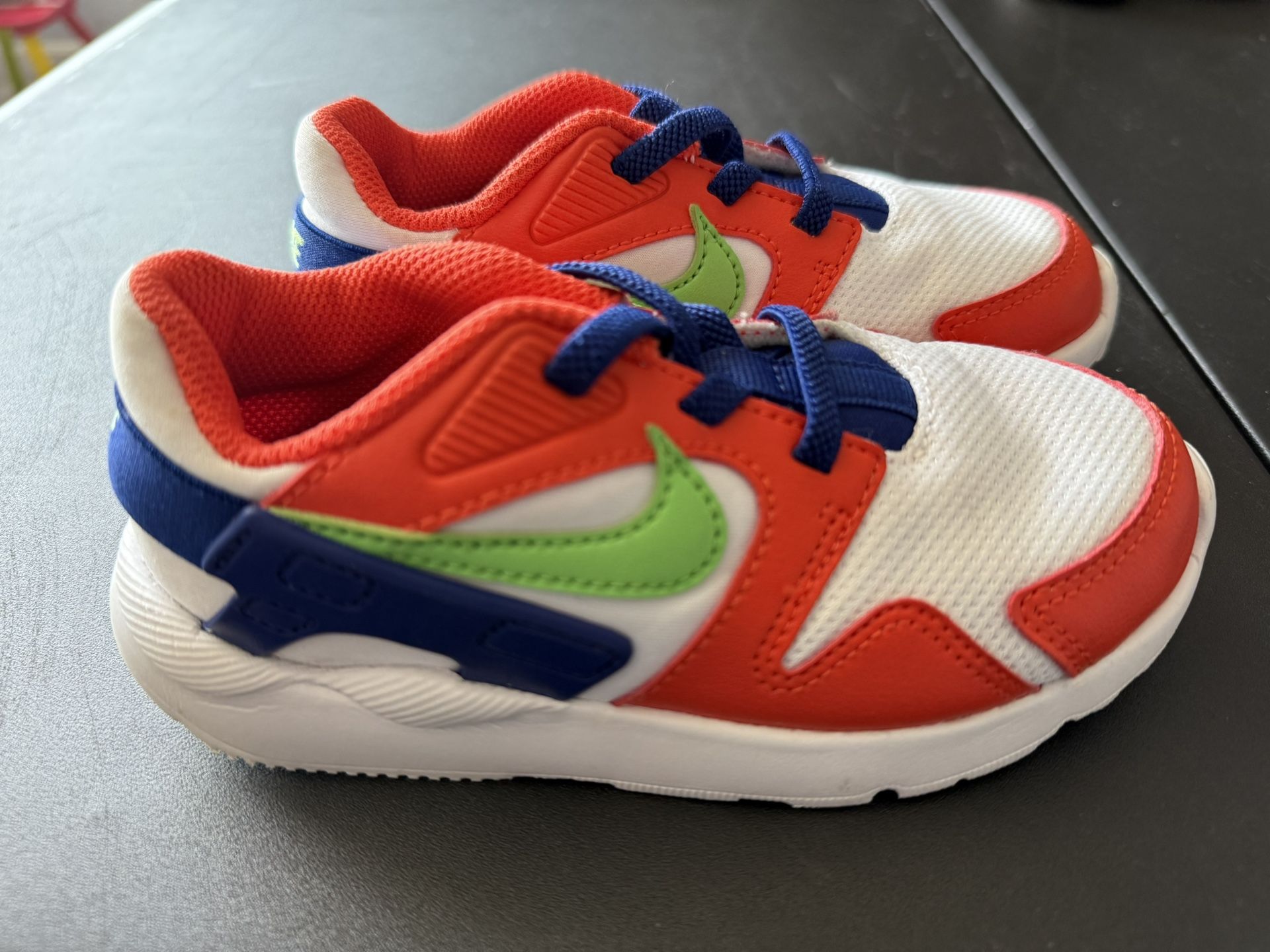 Nike Green and Orange Sneakers Dynamic Athletic Style