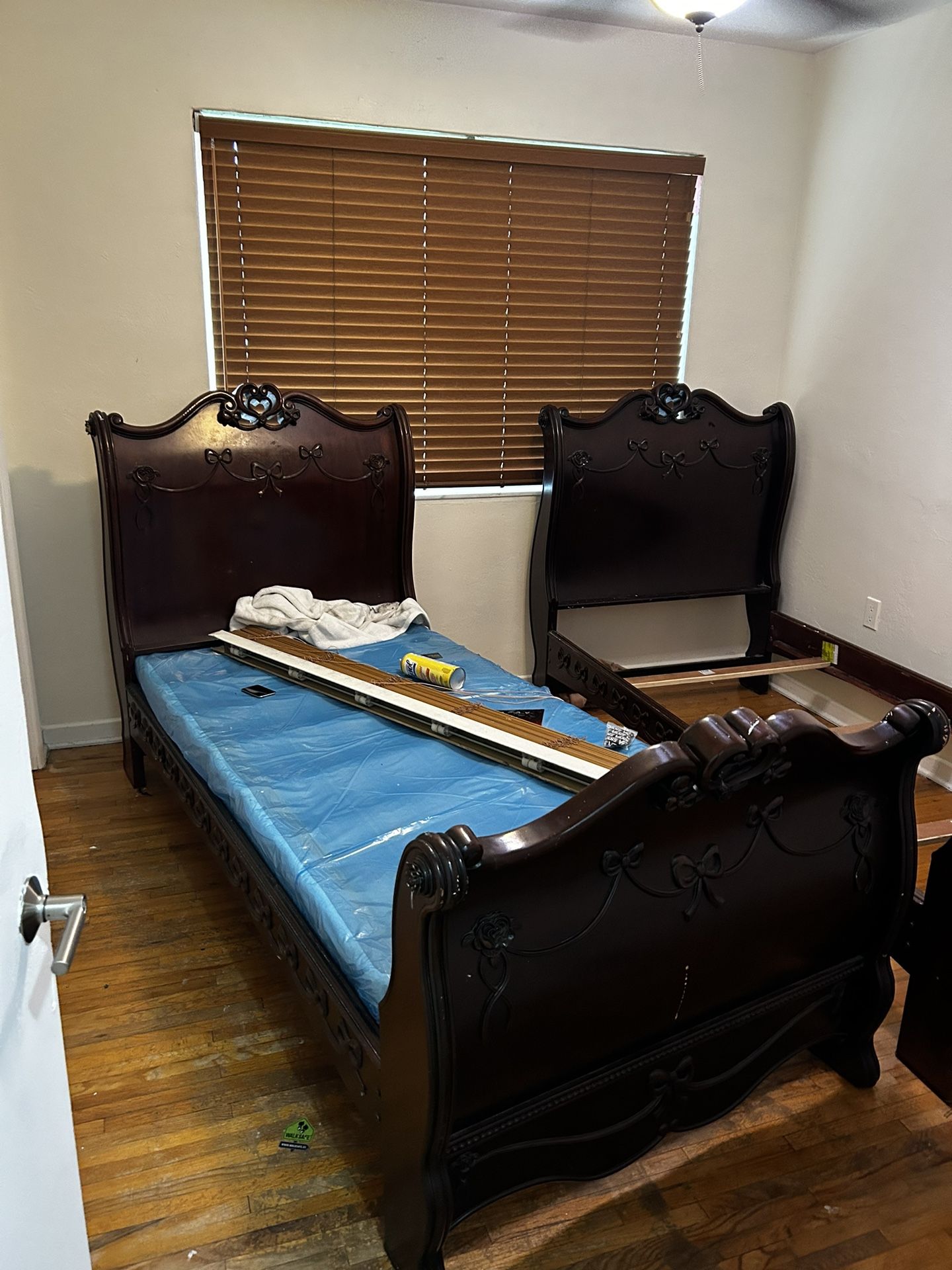 Twin Sleigh Bed