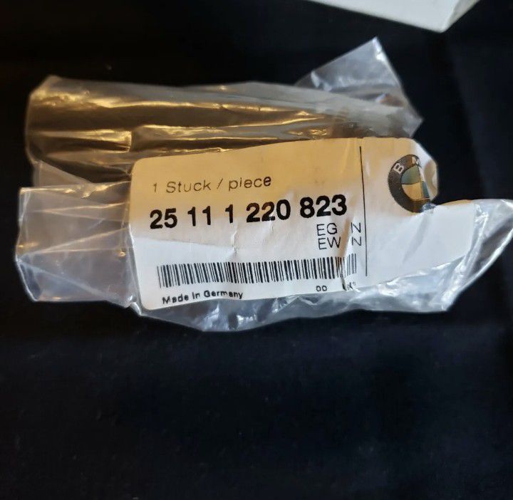 Genuine BMW OEM Gear Shift Knob Plastic W/O Emblem (contact info removed)0823 for years (75-91)