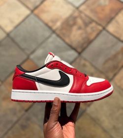 Air Jordan 1 Low “Chicago”