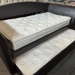 Twin daybed with trundle bed and 2 mattresses 