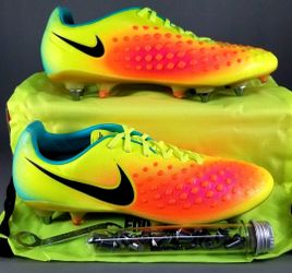 Soccer shoes