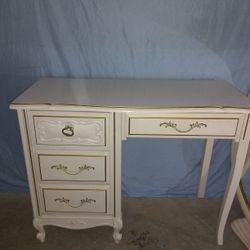 Lea French Provincial Desk with Hutch $850