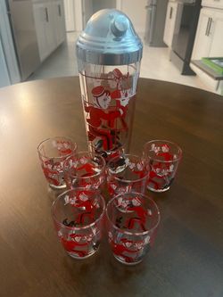 Amazing 1940’s Cocktail Shaker and Glasses set