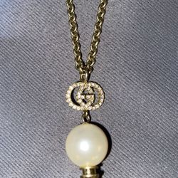 New Gold Gucci Interlocking G necklace with pearl Louis Vuitton Retails $480