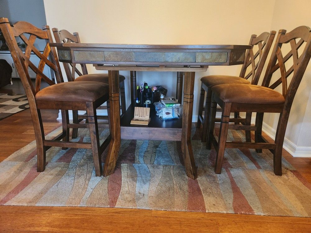 Kitchen Table And 4 Chairs