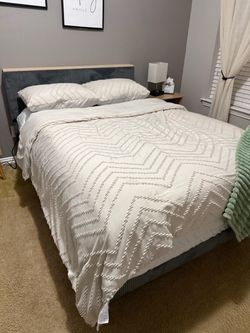 Queen Size bed with nightstands