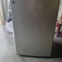 Used mini GE fridge
