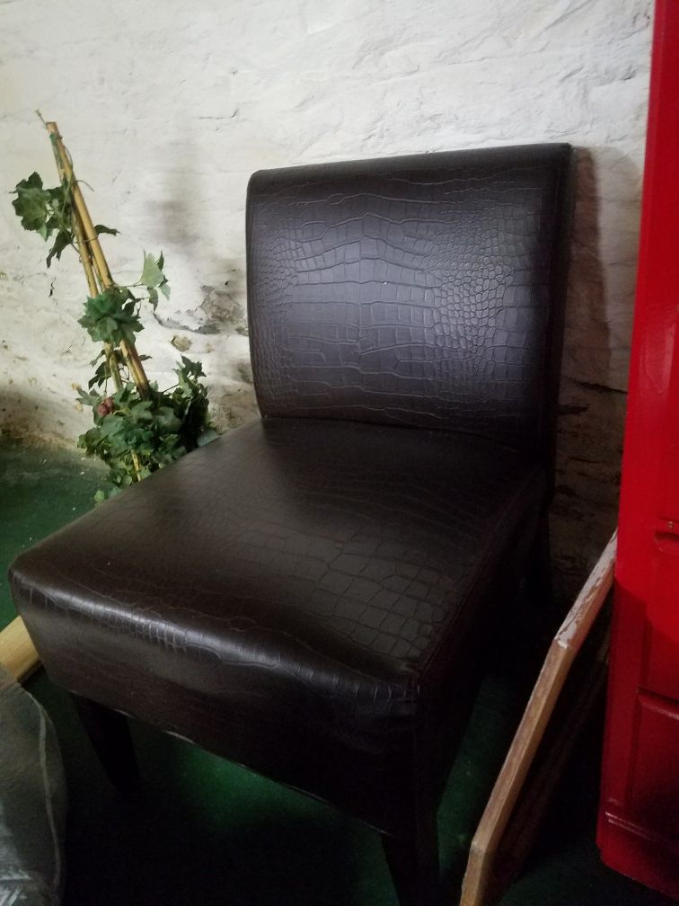 Leather lounge chair