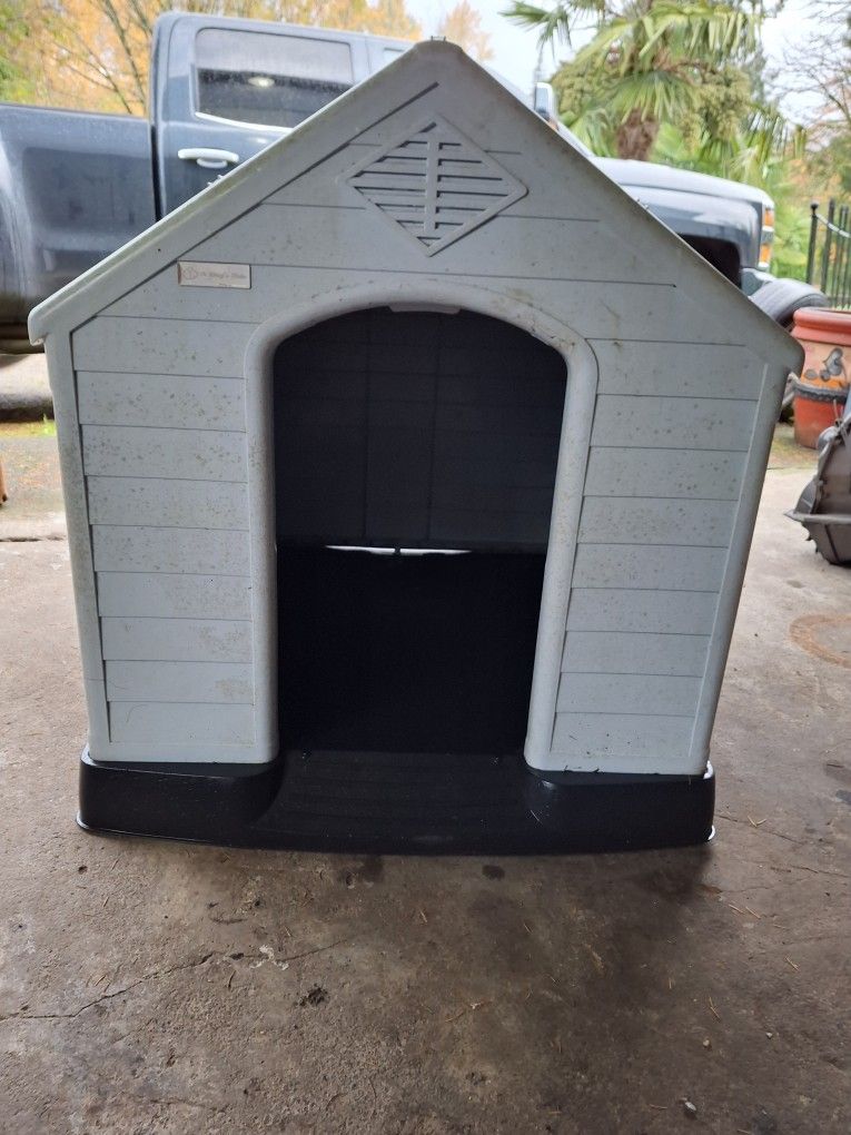 Dogs House 