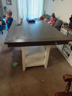 Dining room table like new