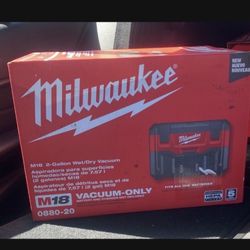 M18 2 Gallon Milwaukee Wet/Dry Vacuum 