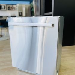 Galanz 24 Built In Dishwasher in Stainless Steel