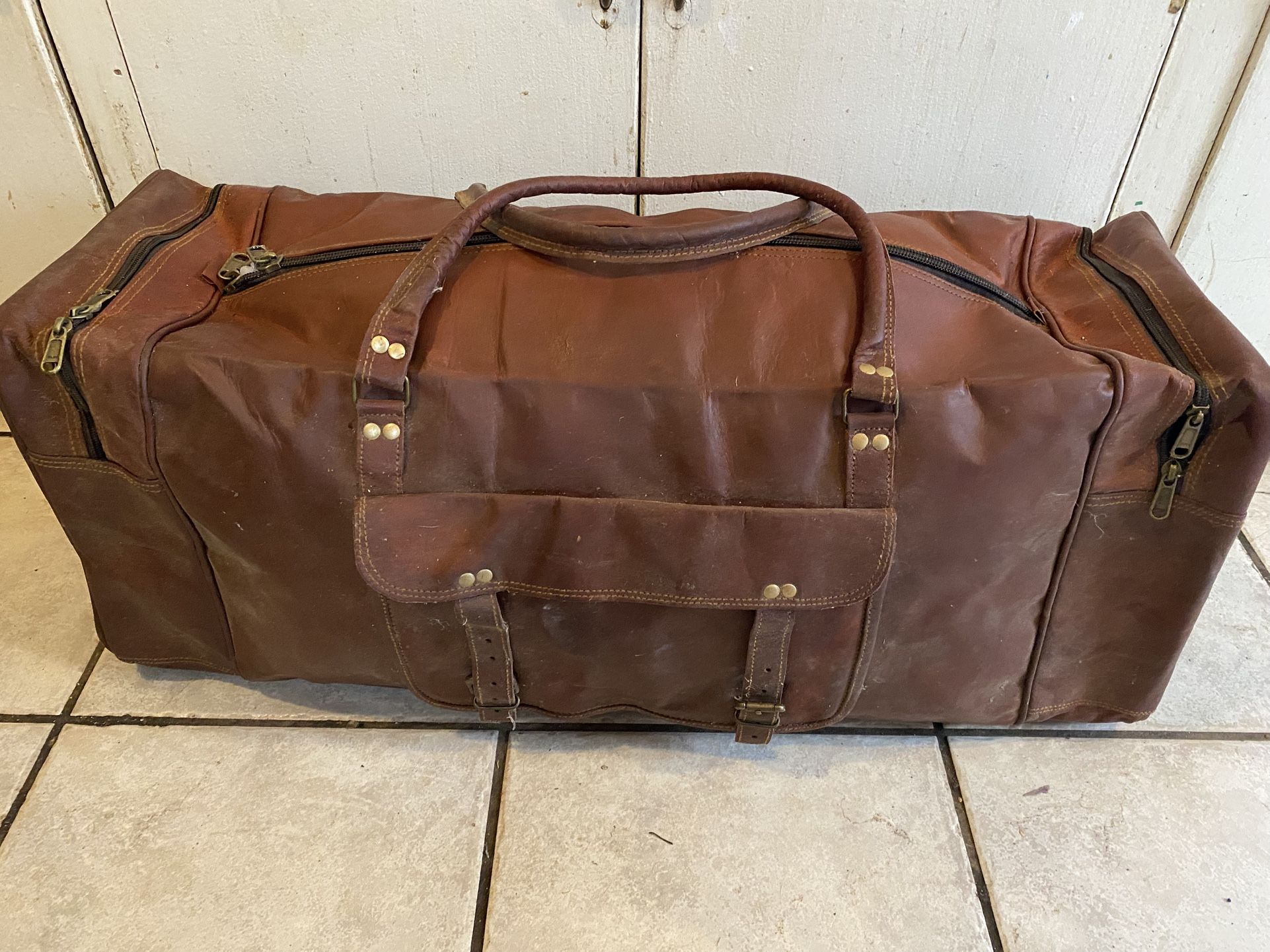 FREE DELIVERY: Brand New Leather Duffle Bag