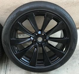 Tesla Model X Plaid 22” wheel