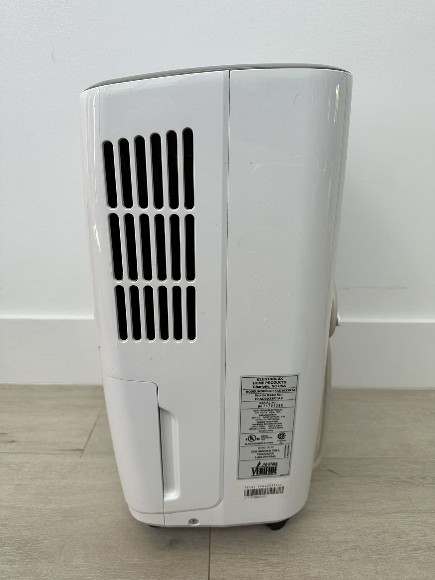 Frigidaire 30Pint Dehumidifier White ModelFFAD3033R1 for Sale in