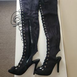 Brackelle's Thigh High Laced Boots