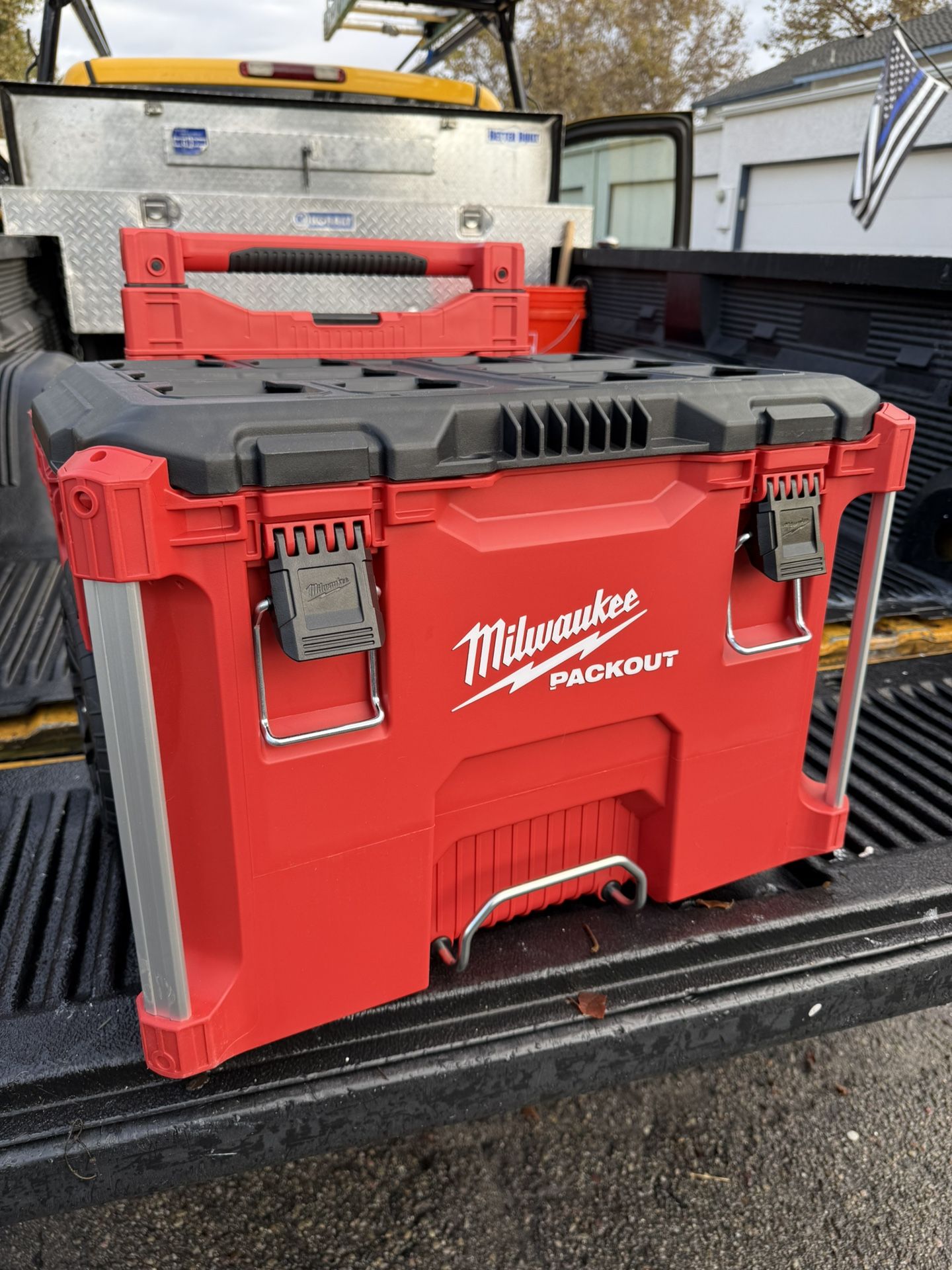 Milwaukee Packout Rolling tool Box low Profile handle