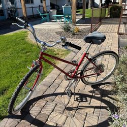 Women’s 1980’s Vintage Schwinn Bicycle.
