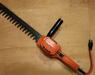 Black & Decker hedge hog hedge trimmer, 18 for Sale in Riverside, CA -  OfferUp