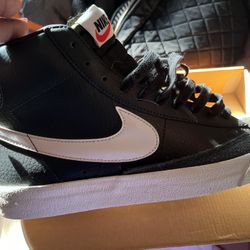 Blazer Mid ‘77 VNTG SIZE 9 Men