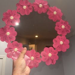  🌸 FOR SALE: Adorable Pink Flower Mirror! 🌸