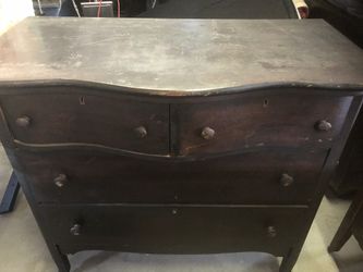 Vintage dresser with curved draws