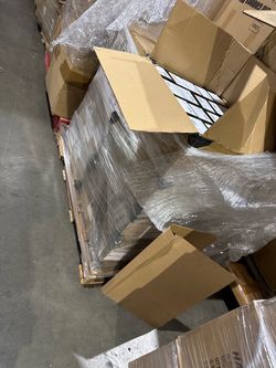 3,300 Wireless Bluetooth Earbuds – Wholesale $3 Each – Entire Lot $9,900