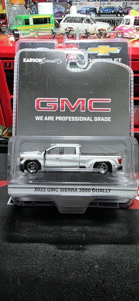 1/64 Scale Dually Custom Trucks With Trailer