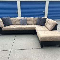 DELIVERY AVAILABLE 🚛🚚🚛 super Nice 2 Piece Tan Sectional 