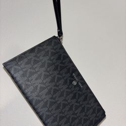 Michael Kors Wristlet 