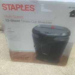 New Staples 12 sheet Crosscut Shredder sealed in box