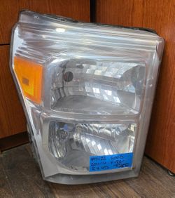 USED REF#1422 2011-2016 FORD F-250 | F-350 PASSENGER SIDE HEADLIGHT