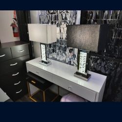 Brand New Lamps W/ USB Outlet 
Diamond LED Light 
Black or Silver 
$99 + Tax 
FREE LOCAL DELIVERY & SET UP
ONLINE SALES 
SHOWROOM AVAILABLE 
SOME ITEM