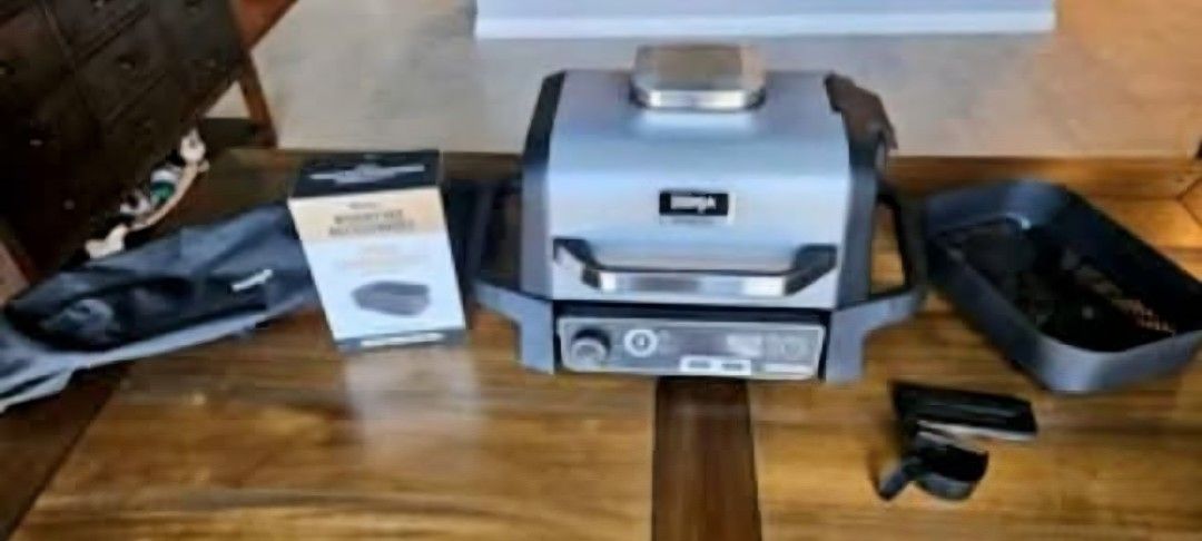 Ninja Outdoor Woodfire Grill Smoker EXCELLENT USED ONLY A FEW TIMES