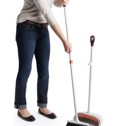 High Quality OXO Sweep Set Broom And Dustpan With Built-in Cleaning Broom Comb 